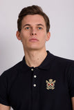 POLO CON DETALLE ESCUDO BORDADO