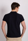POLO CON DETALLE ESCUDO BORDADO