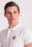 POLO CON DETALLE ESCUDO BORDADO